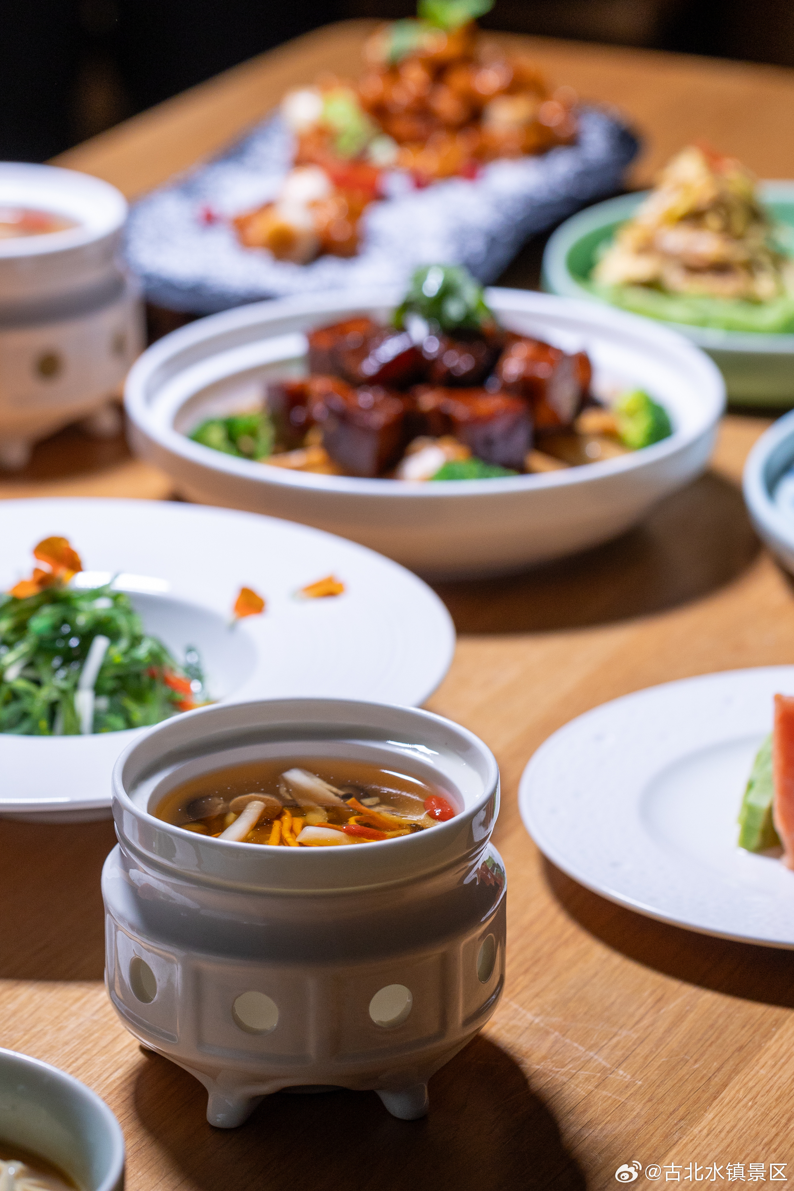 四方食事，不过一碗人间烟火。市井长巷，聚拢是岁月，摊开是人间~古北水镇美食大放送