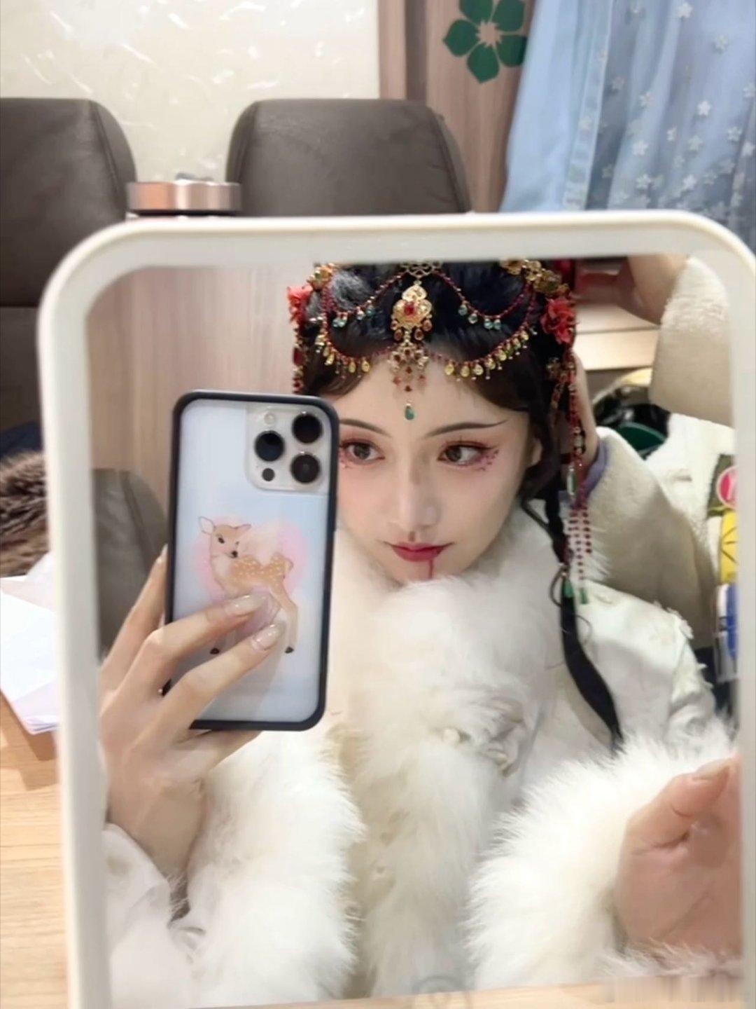 姜贞羽红姑娘单挑唐俪辞好疯单枪匹马叫板唐俪辞那段，挑眉带狠，台词都裹着疯气，连指