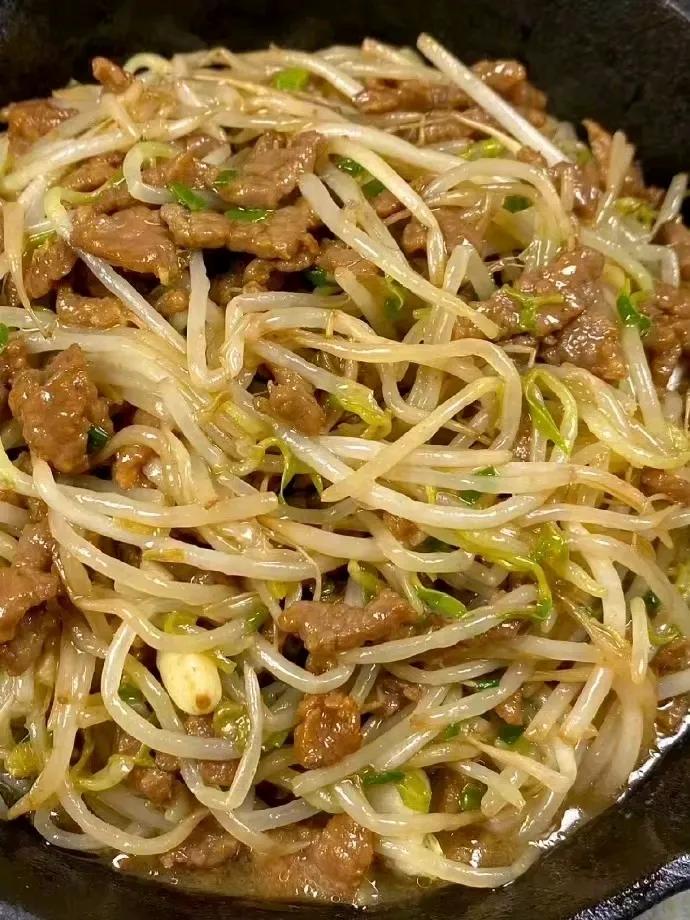 『家常食谱』好吃的下饭家常菜，豆芽炒牛肉 ​​ ​​​！超下饭！[笑哭][来看我