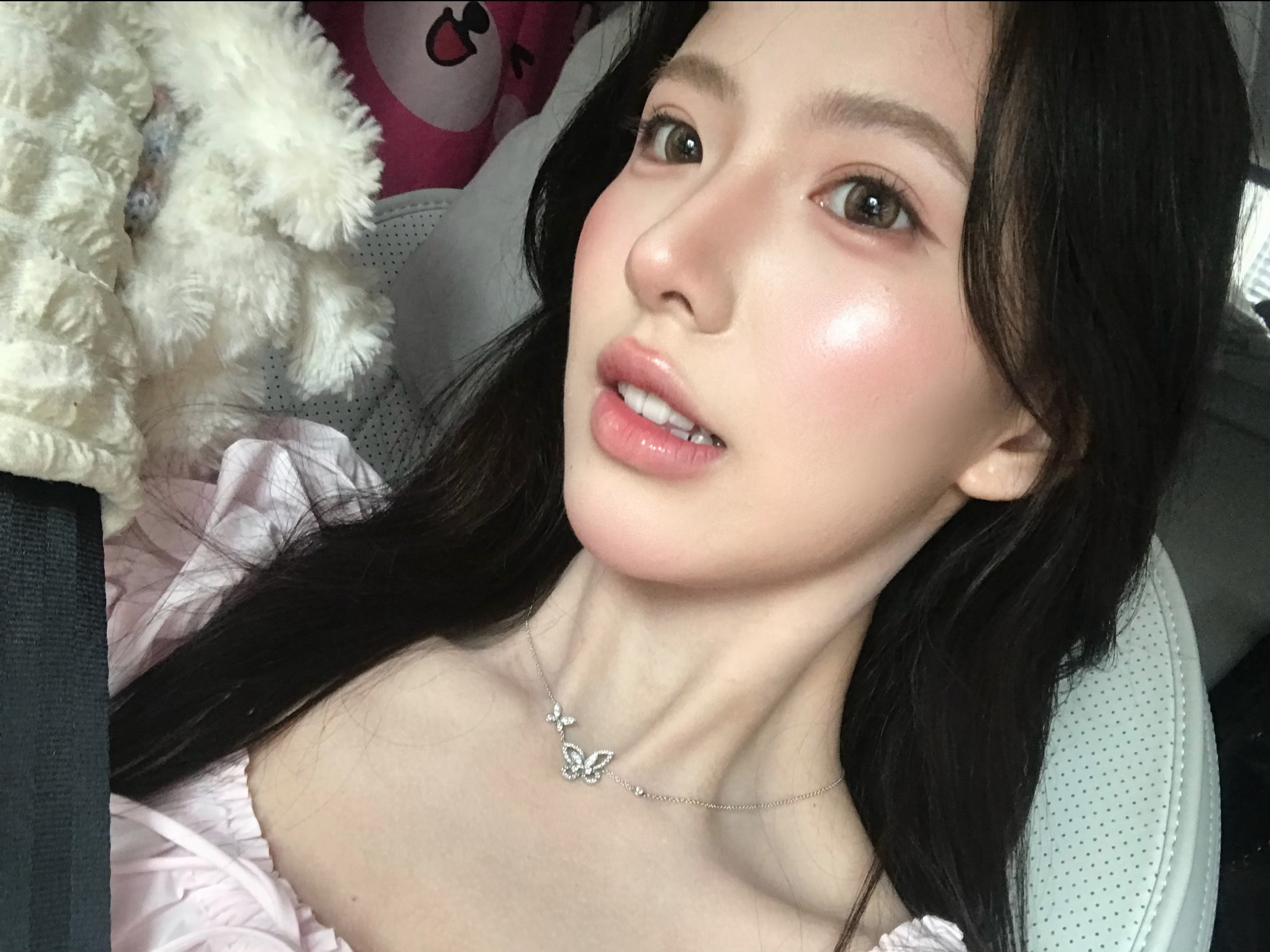 妆容好精致好美 但是我真的只适合淡淡的每次浓妆都认不出自己 