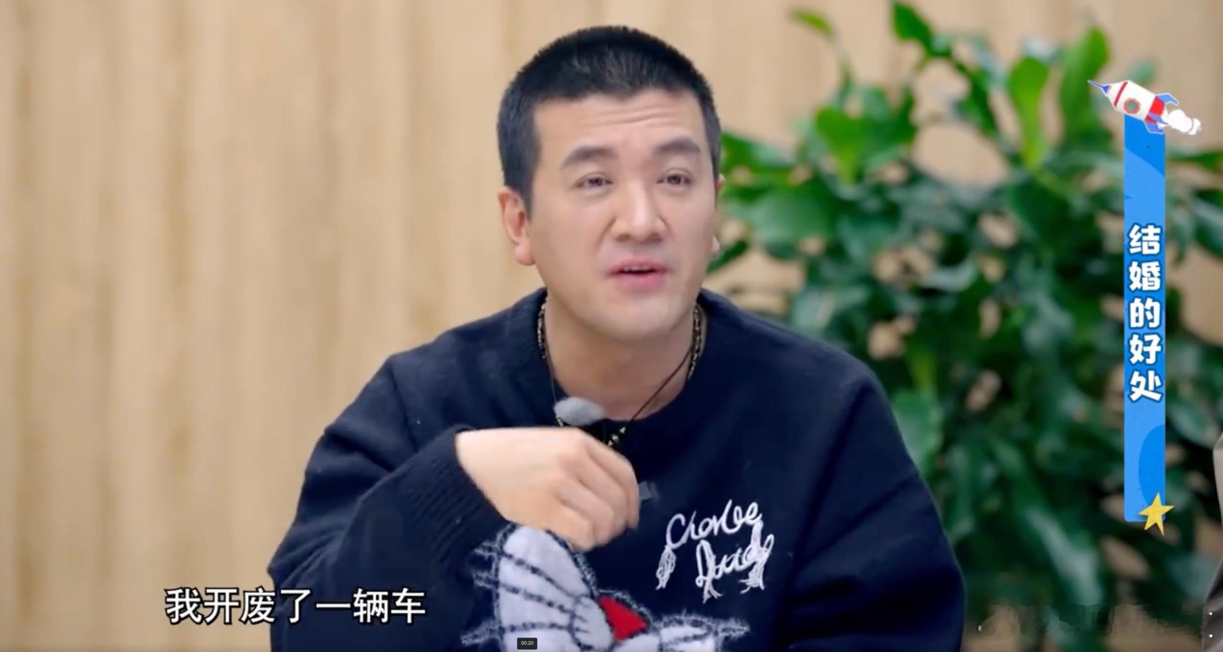 杨子为了看黄圣依开废了一辆车  哇，这个男人真细心，真体贴呀[吐] 