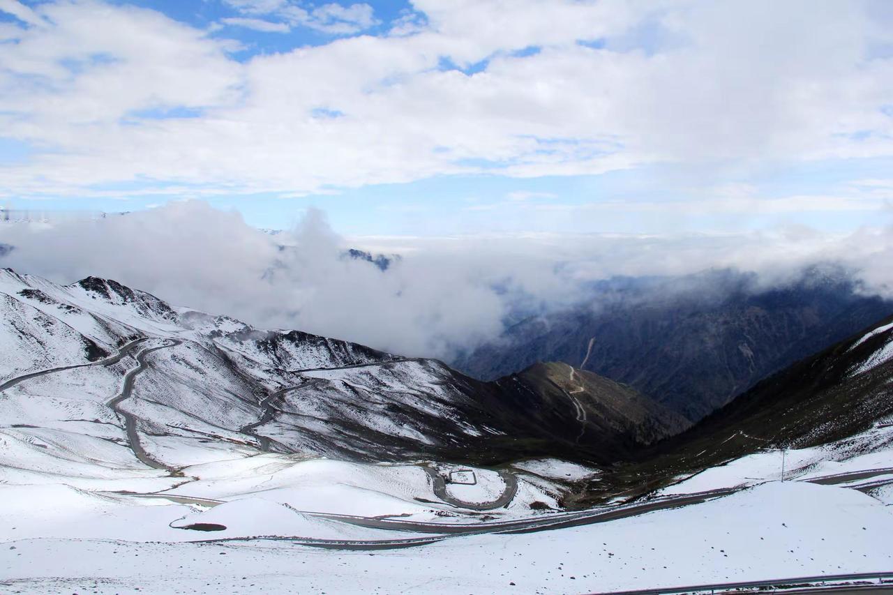 分享几张你手机上的雪山照片吧。川西高原雪景 邂逅雪山美景 一起走进雪山 雪山下的