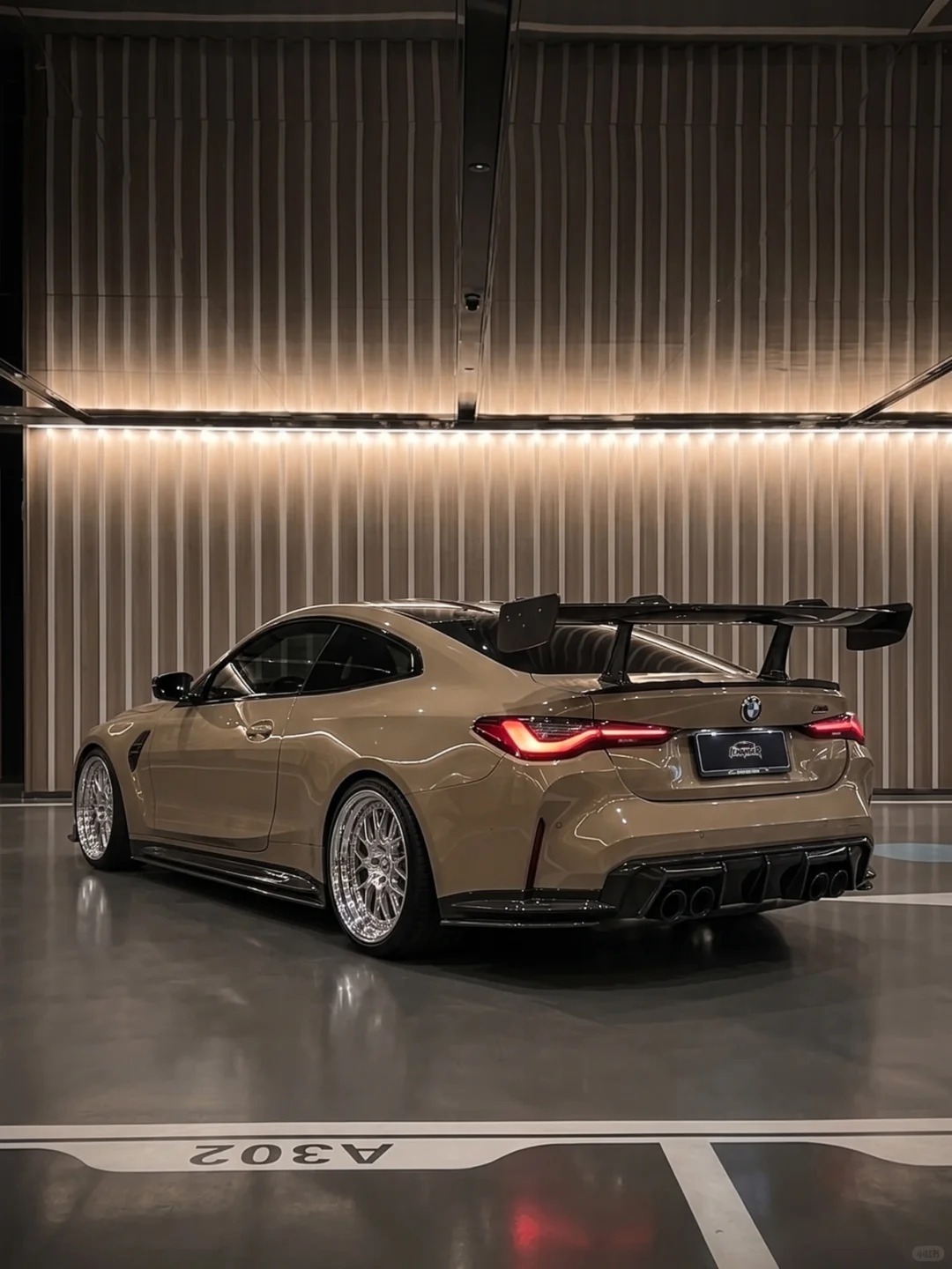 BMW M4改咖啡色，爱喝咖啡的有福了车的新衣