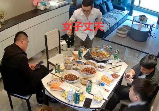 “恬不知耻！”浙江宁波，男子带3名兄弟回家喝酒，妻子忙前忙后端菜后回卧室更衣休息