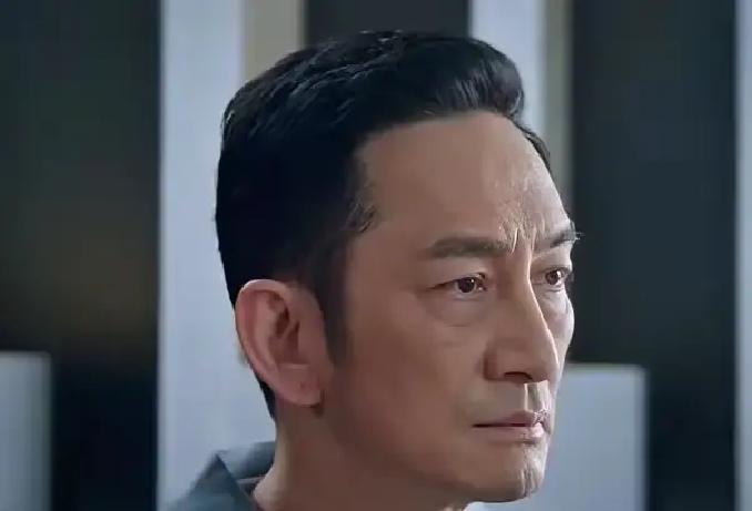 生日宴她只请一人
 
思靚办生日，只给曦光发邀请。别人以为姐妹情深，其实她想借曦