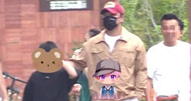 陈思诚佟丽娅携儿子聚餐，佟丽娅笑容灿烂，一家三口同框温情满满