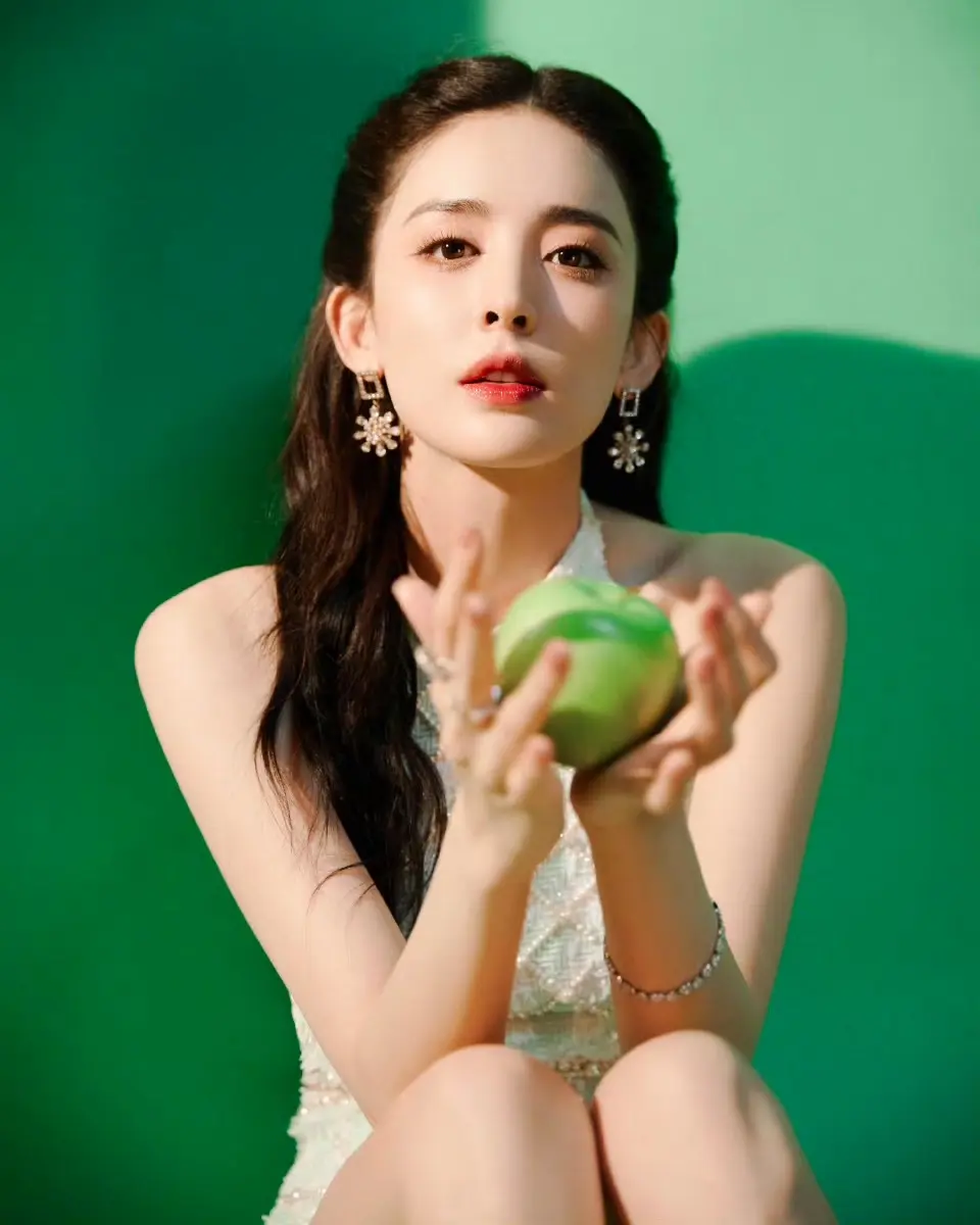 娜扎。