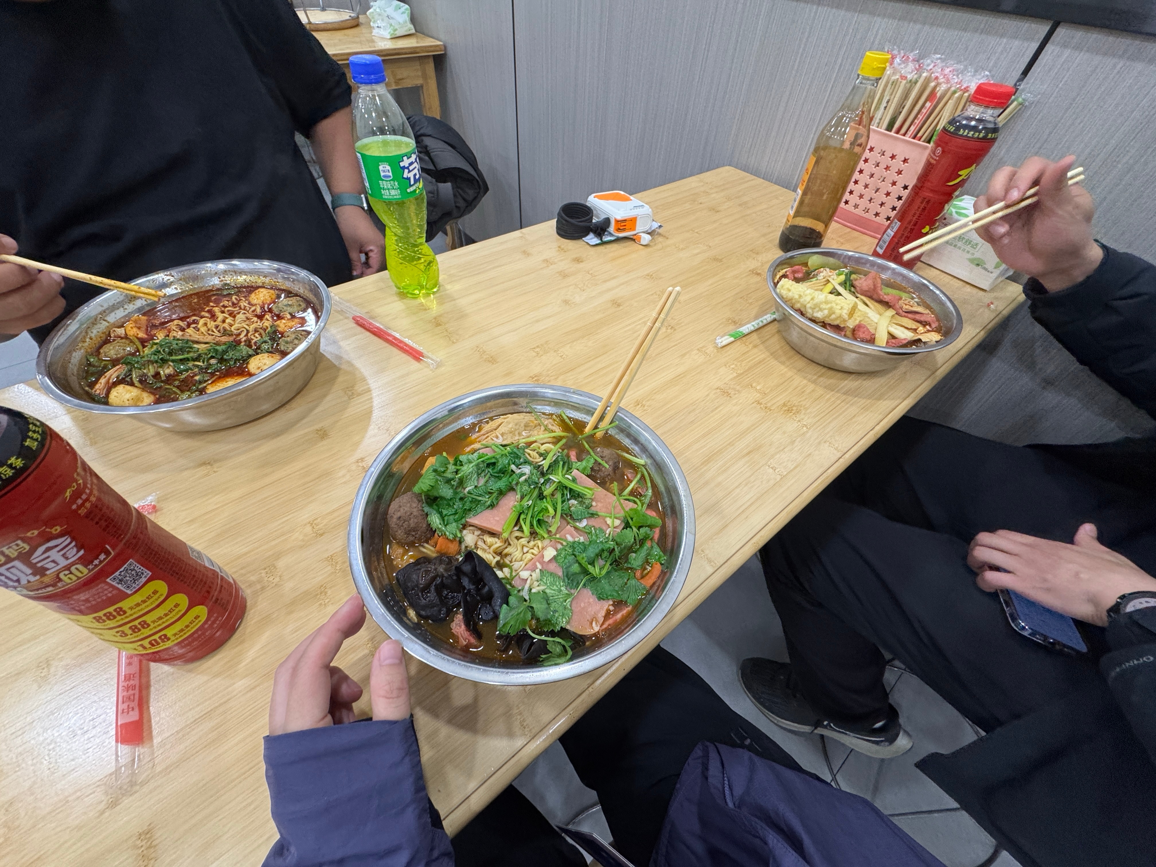 今天在奇瑞ai之夜最大的收获就是认识了气象大佬估计谁也没想到我俩能盯着各种天象数