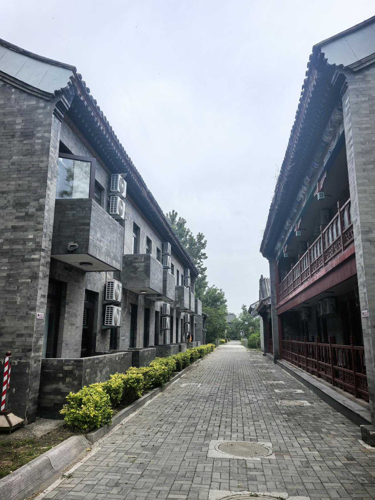 津门培训随笔·龙顺庄里的新旧碰撞
这趟天津之行，为燃气杯技能竞赛裁判员培训而来，
