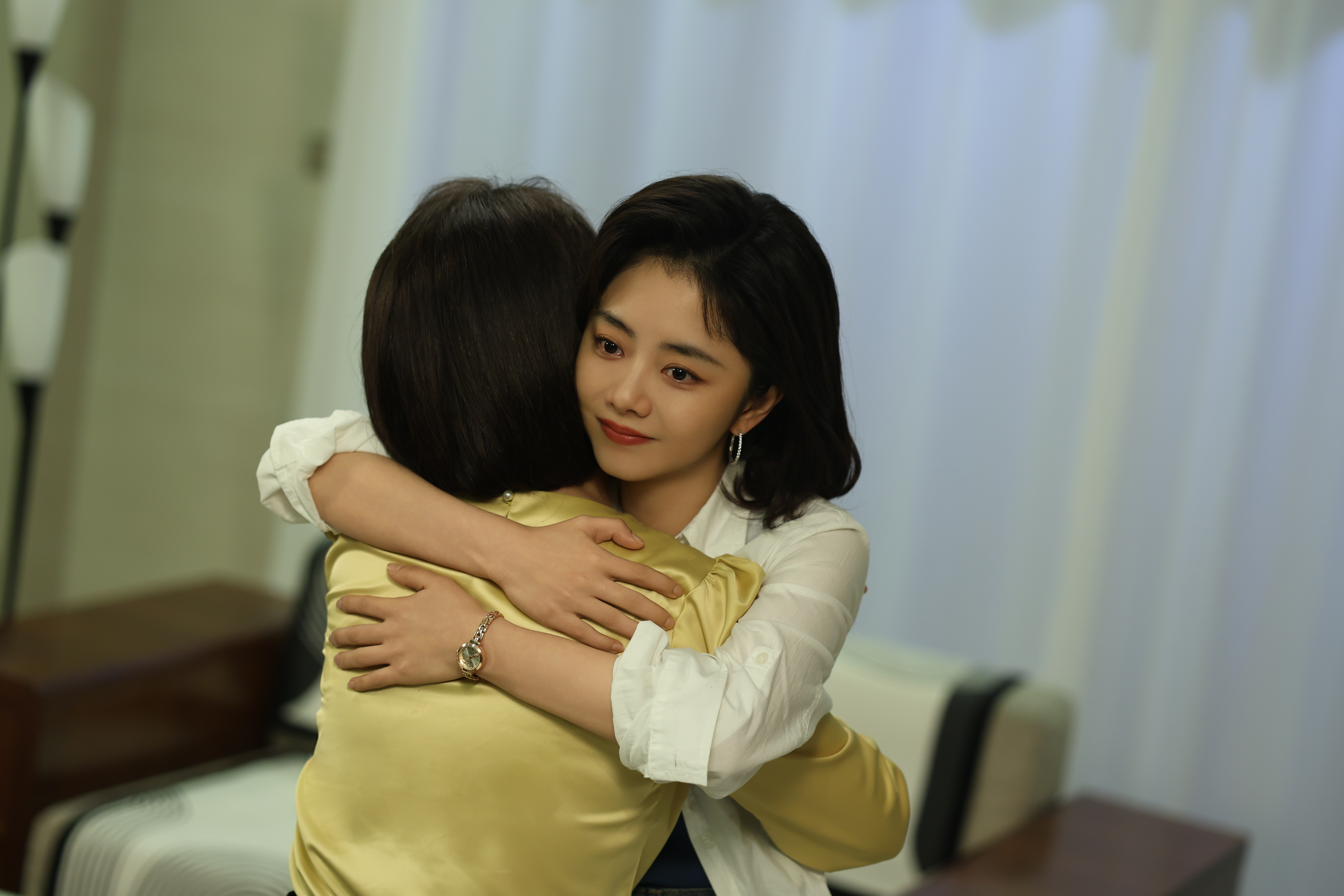 谭松韵 谭松韵我的山与海 方婉之尝过翻涌的风雨，也品过世事的艰涩，她把过往的磨砺