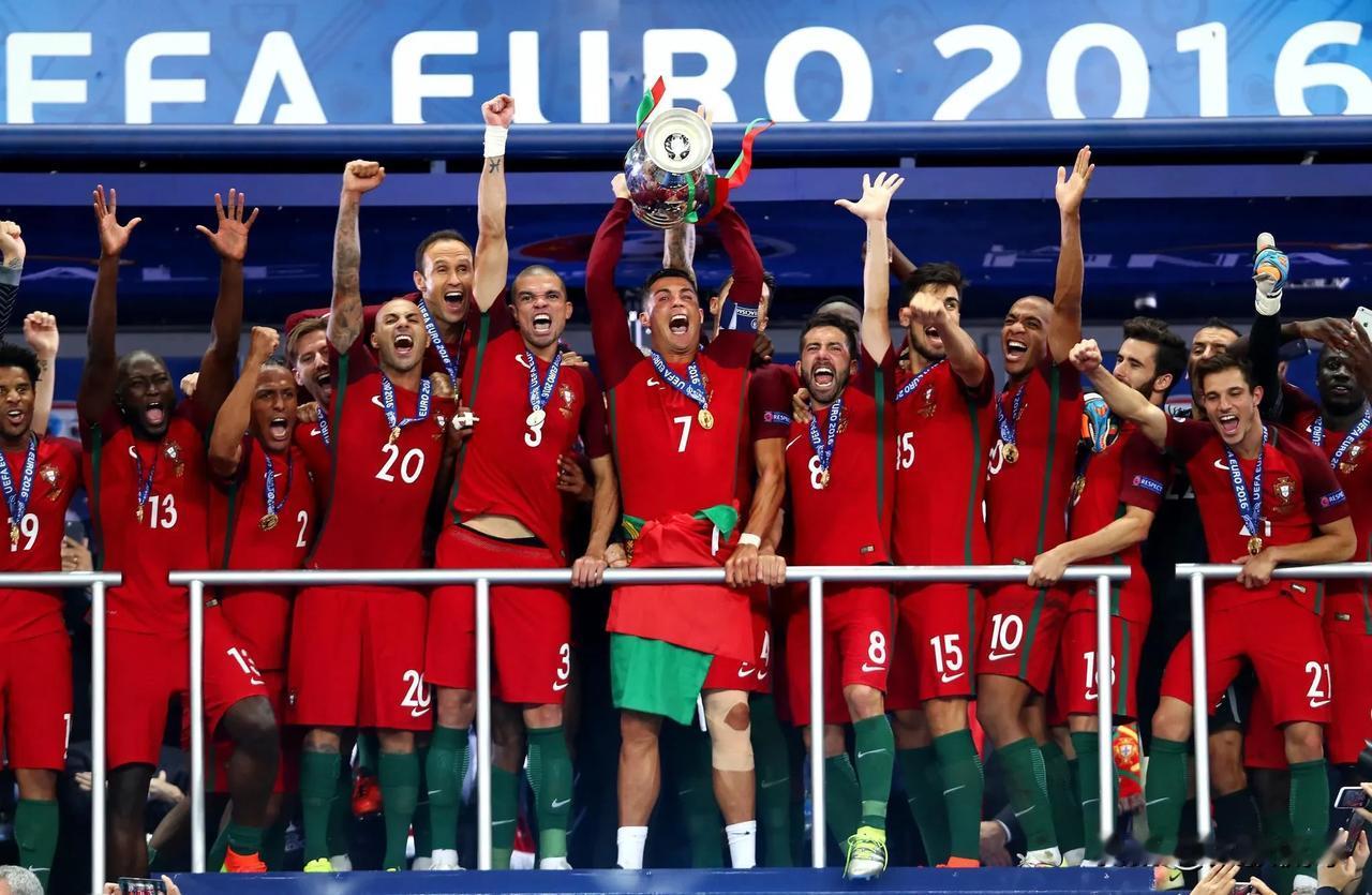 说说你心目中2024欧洲杯冠军是谁？
1996年德国🇩🇪冠军🏆
2000年