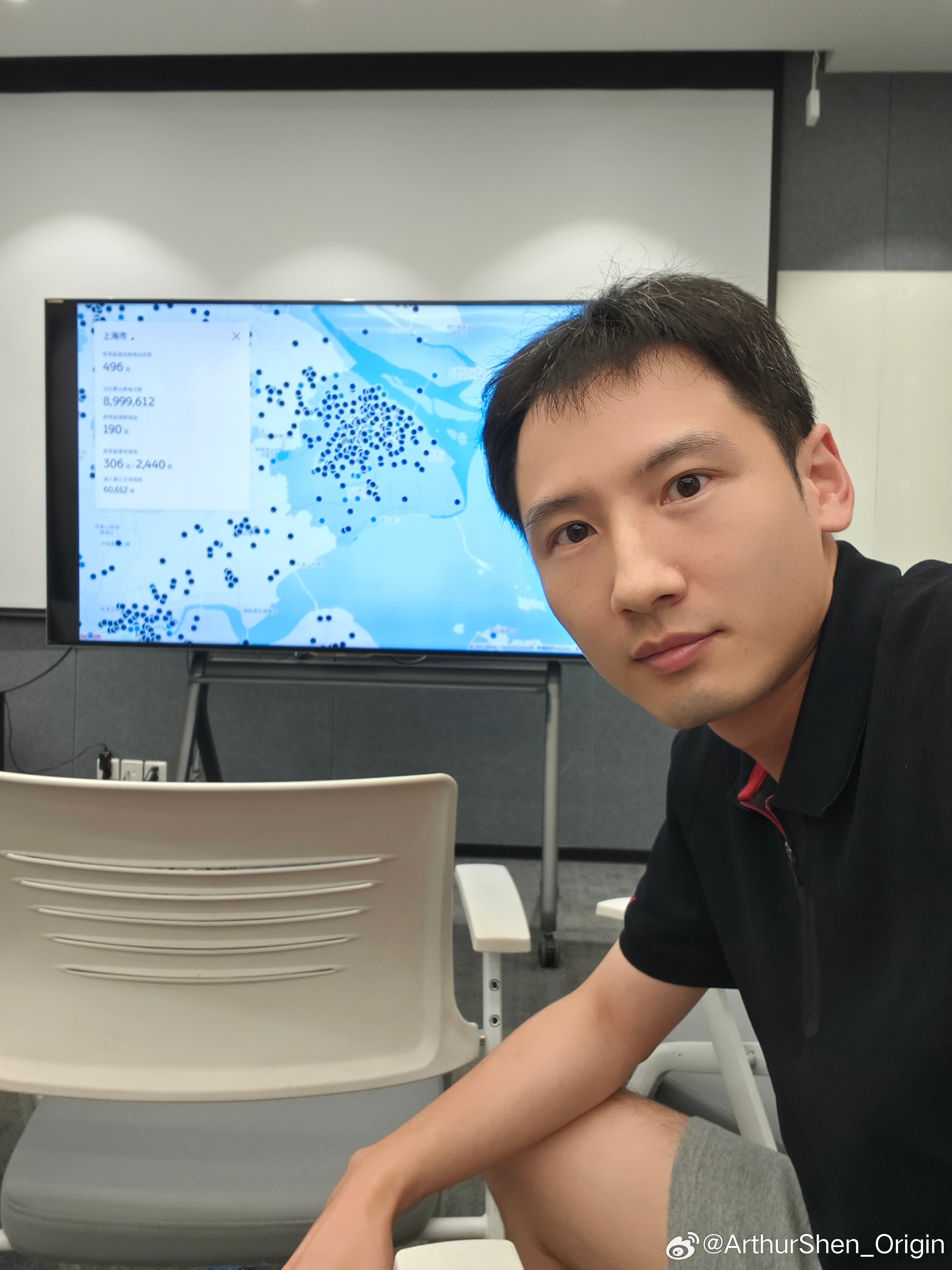 上海累计换电即将突破900万次。发微博的此刻是8,999,668次，我猜今晚9点