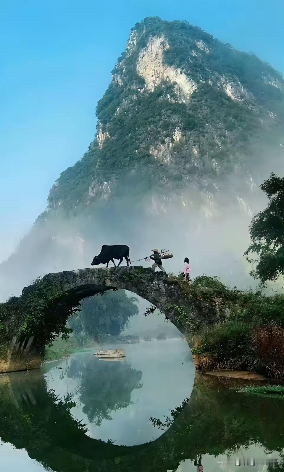 看了这两张对比图，立马就知道了影视作品到底有多么的虚假，里面所谓的艺术价值其实都