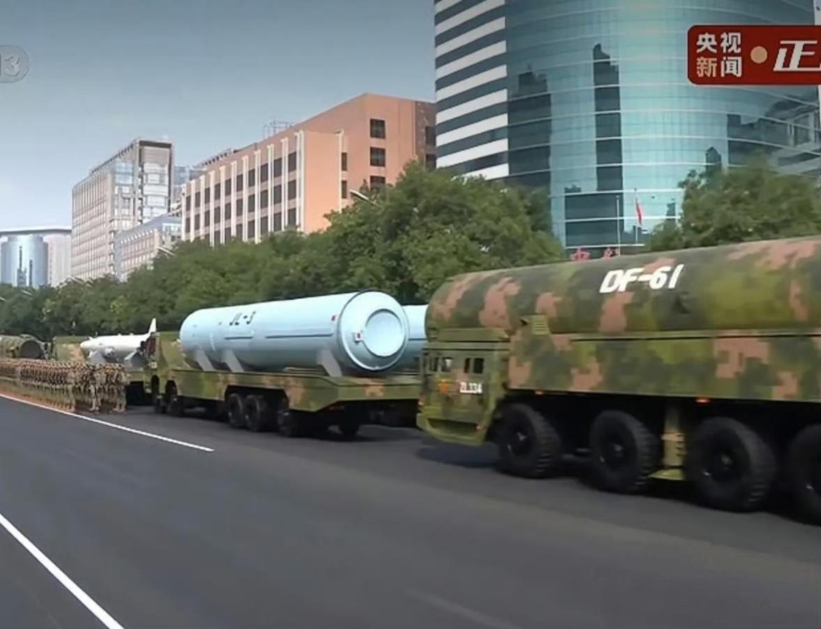 东风浩荡，威震寰宇。
国之重器，覆盖全球。
东风-61。