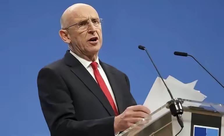 英防长险些被俄导弹炸死，
列车紧急停靠拉响警报，俄军不再手下留情！

​据《太阳