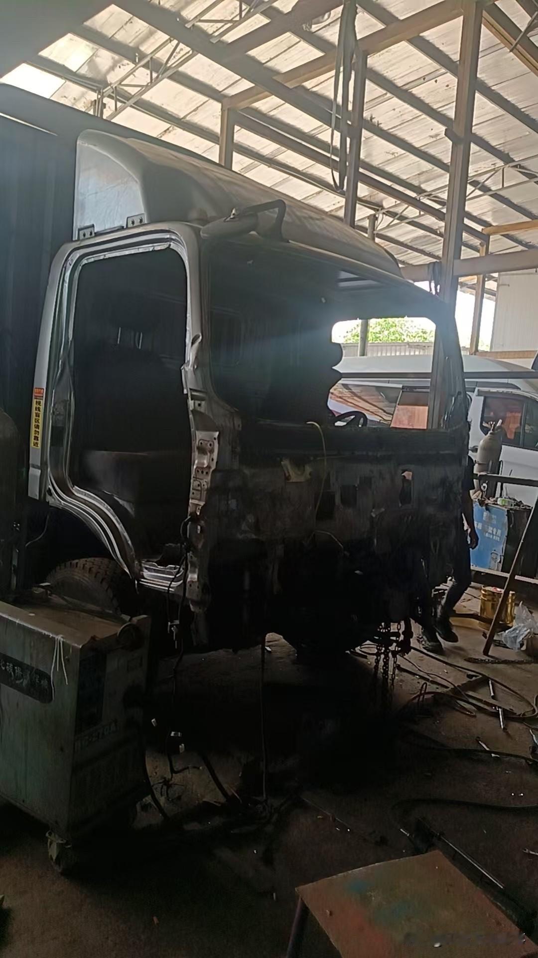 我的爱妃呀！看到你成这样子，寡人心如刀割，甚至是肝肠寸断呐，不知道那些人对你敲敲