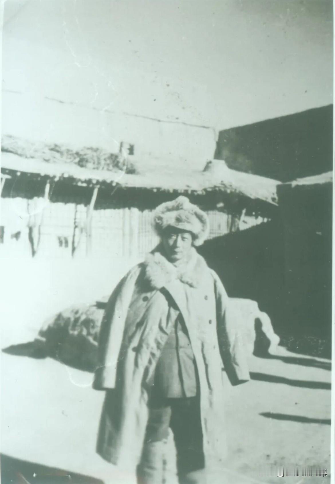 1937年11月晋察冀军区成立后，聂荣臻作为军区司令员兼政委，面临的最紧迫任务就