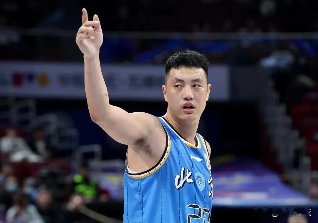 翟晓川顶薪续约北京北汽

每当休赛期，也是俱乐部与球员洽谈合同的时候。

近日，