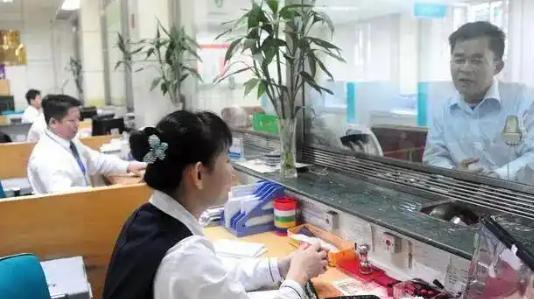 好消息！钱存银行的人要乐开花了，从2026年1月1日起，不管你存还是取，只要个人