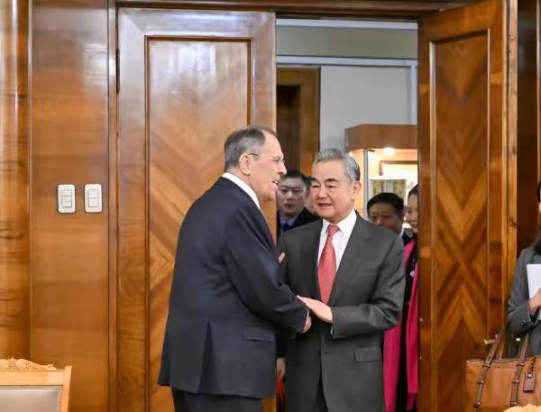 中俄两国谈妥了

当地时间12月2日，中共中央政治局委员、外交部长王毅在莫斯科会