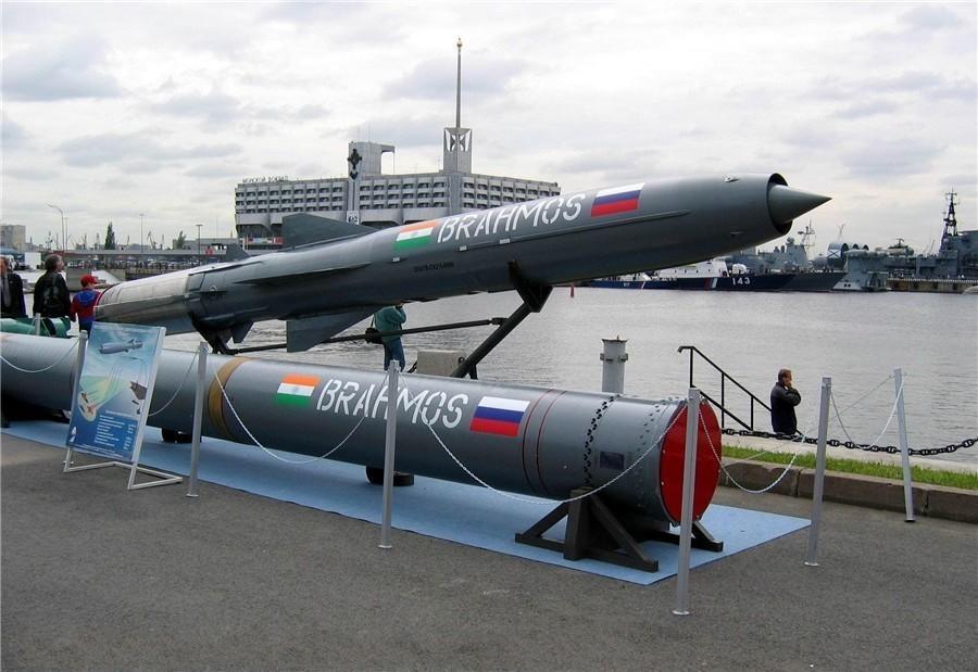 吕宋海峡可不是普通海域，它包含巴士海峡、巴林塘海峡和巴布延海峡，其中巴士海峡是中