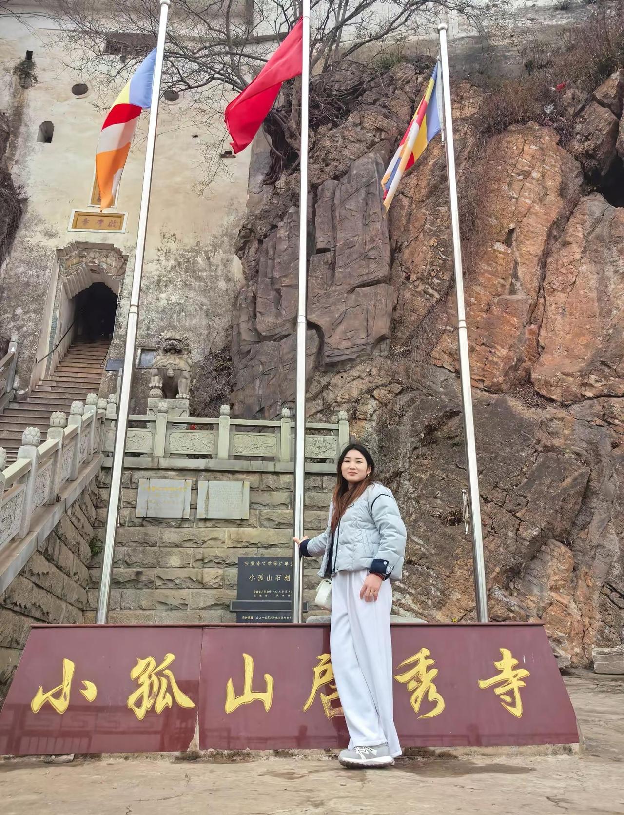 当你回望来路时，不必赞美风雨，要赞美的是那个，在风雨中始终不曾倒下的自己