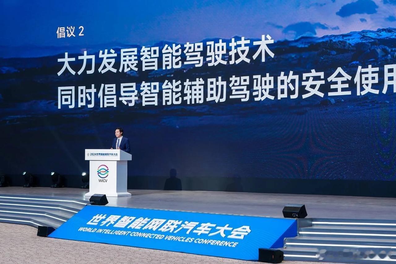 雷总参加了世界智能网联汽车大会，向很多汽车产业的前辈们汇报了小米最近进展：小米S