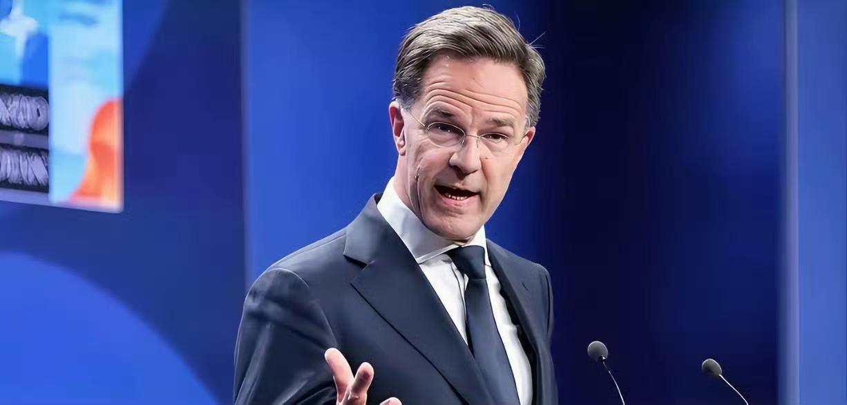 今天刷到格陵兰人不想成美国人的热榜
点进去瞅评论直接懵了，有人说格陵兰是Gree