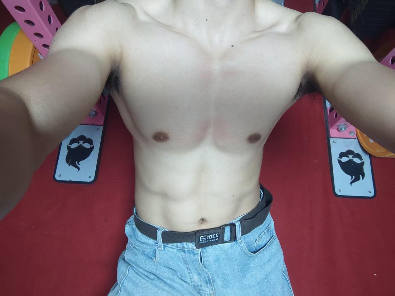 年轻男孩儿如何拥有完美肌肉身材?