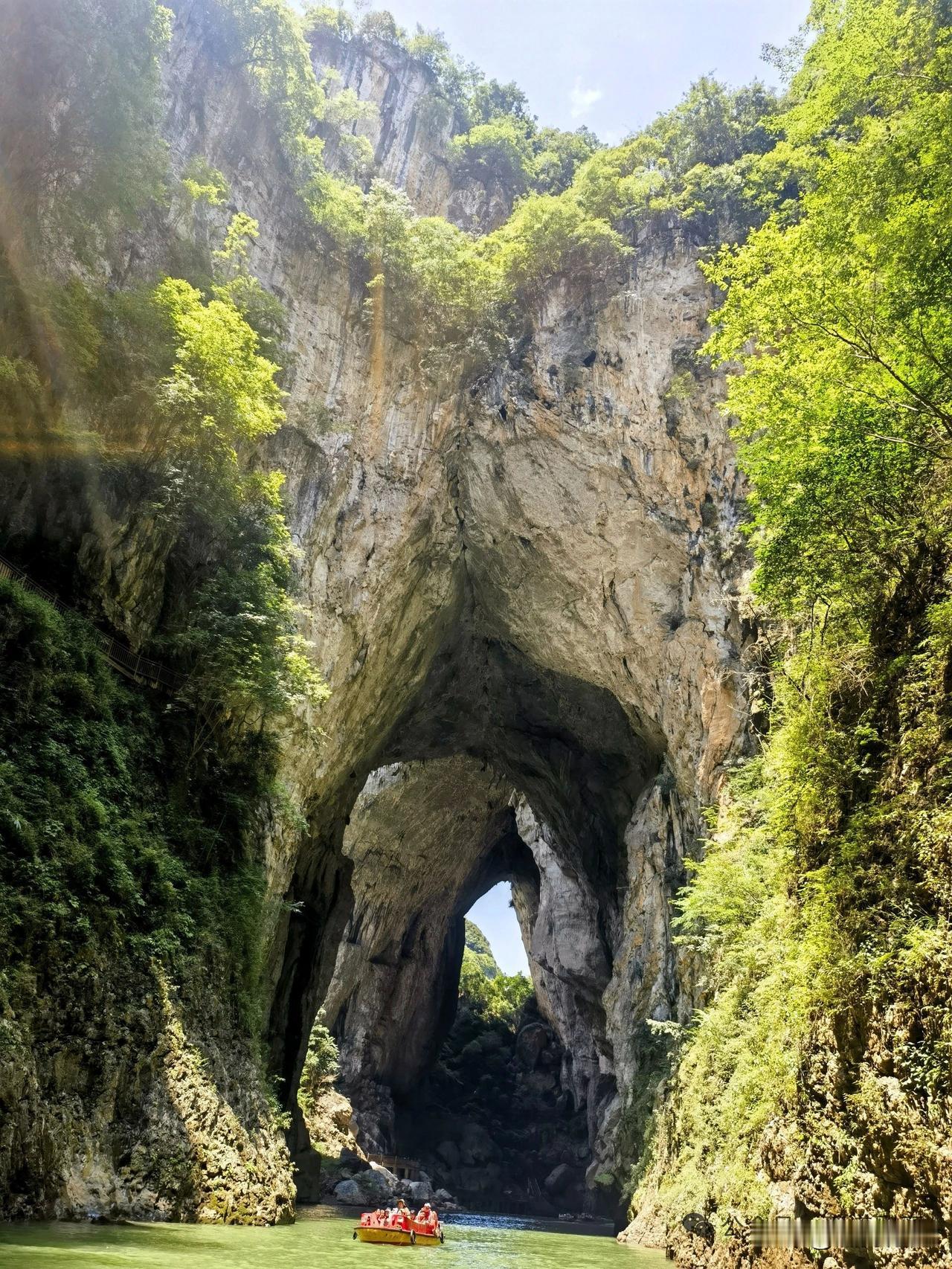 天生一个仙人洞
酷暑纳凉人安宁
