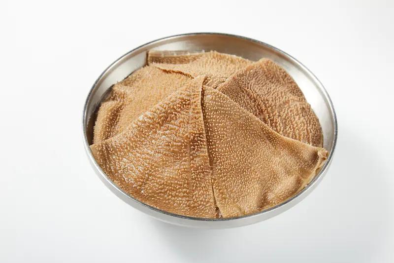 夫妻生产售卖甲醛毛肚获刑，这事儿真让人无语。像山东东营的李某甲和朱某，2020年