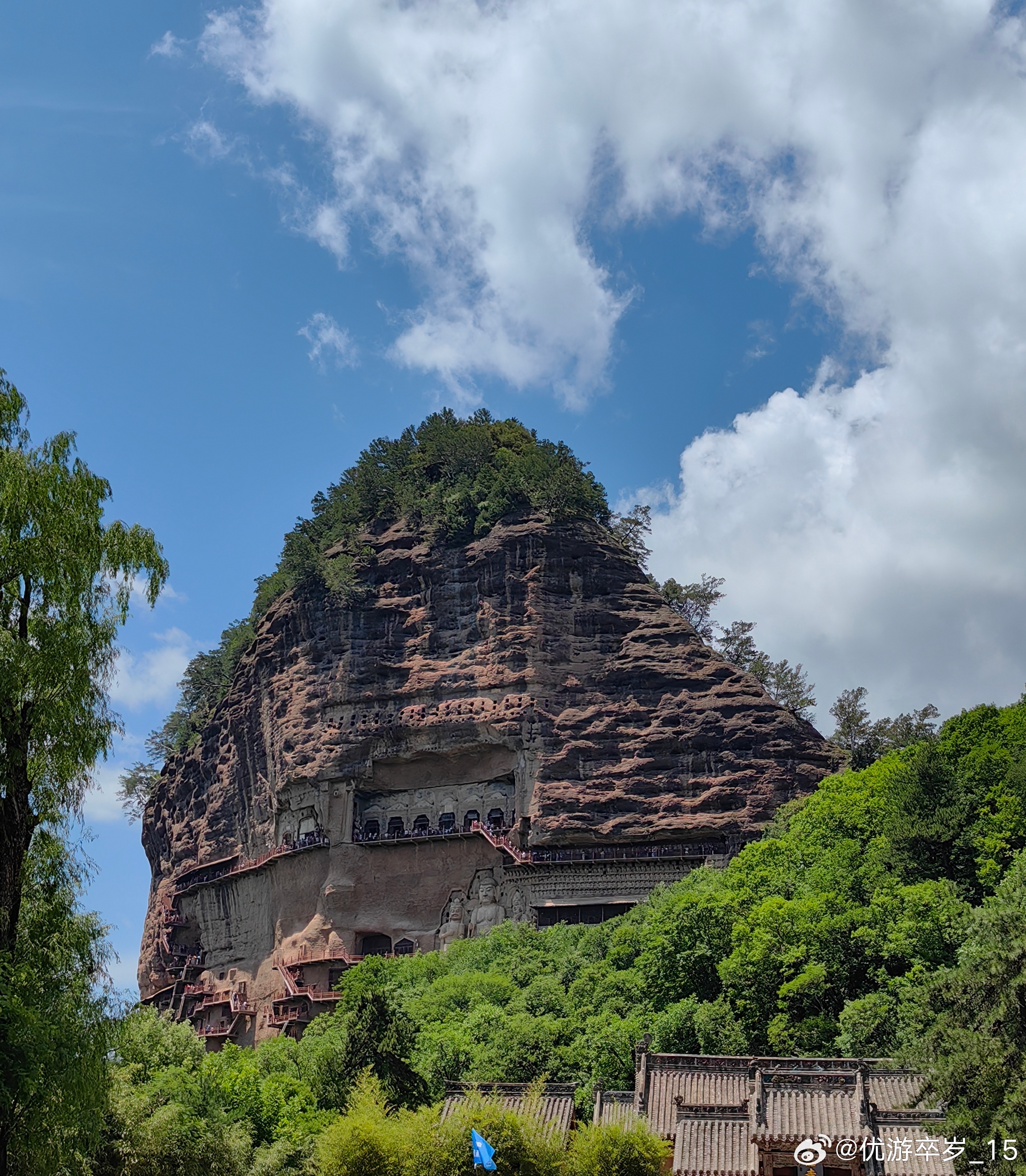 两年前到甘南游玩，安排了天水一日游。当时天水麻辣烫火遍全国，但我对麦积山石窟更感