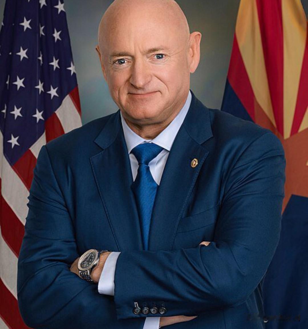 美国民主党参议会马克·凯利表示：

> 来自欧洲国家的部队正在抵达格陵兰岛，以防