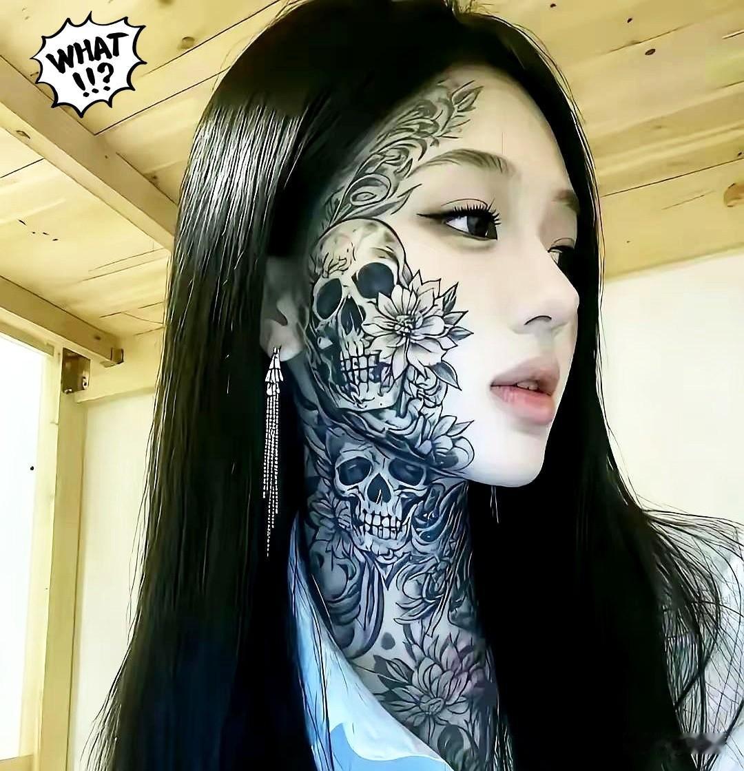 湖南95后纹身女孩小简这两天冲上热搜
短视频里她素颜出镜
脸颊到耳根都是繁复图案