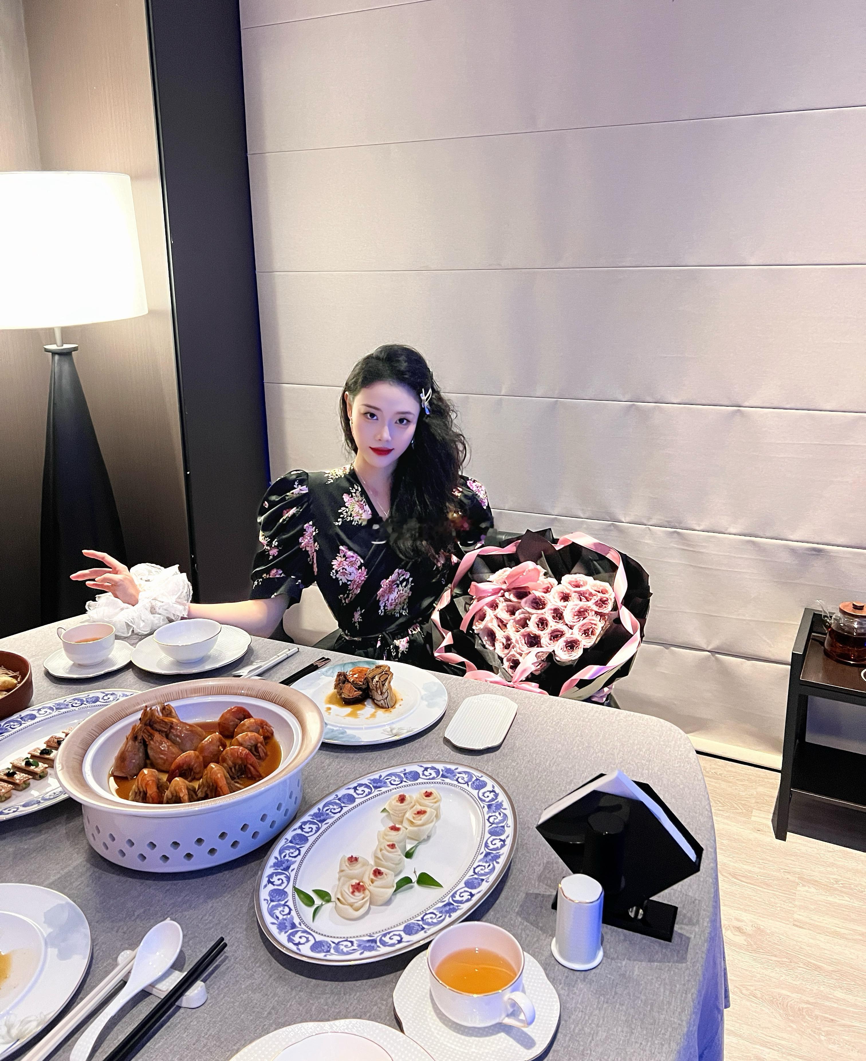 [老师爱你] 悄悄过个生日🎂~  ​​​