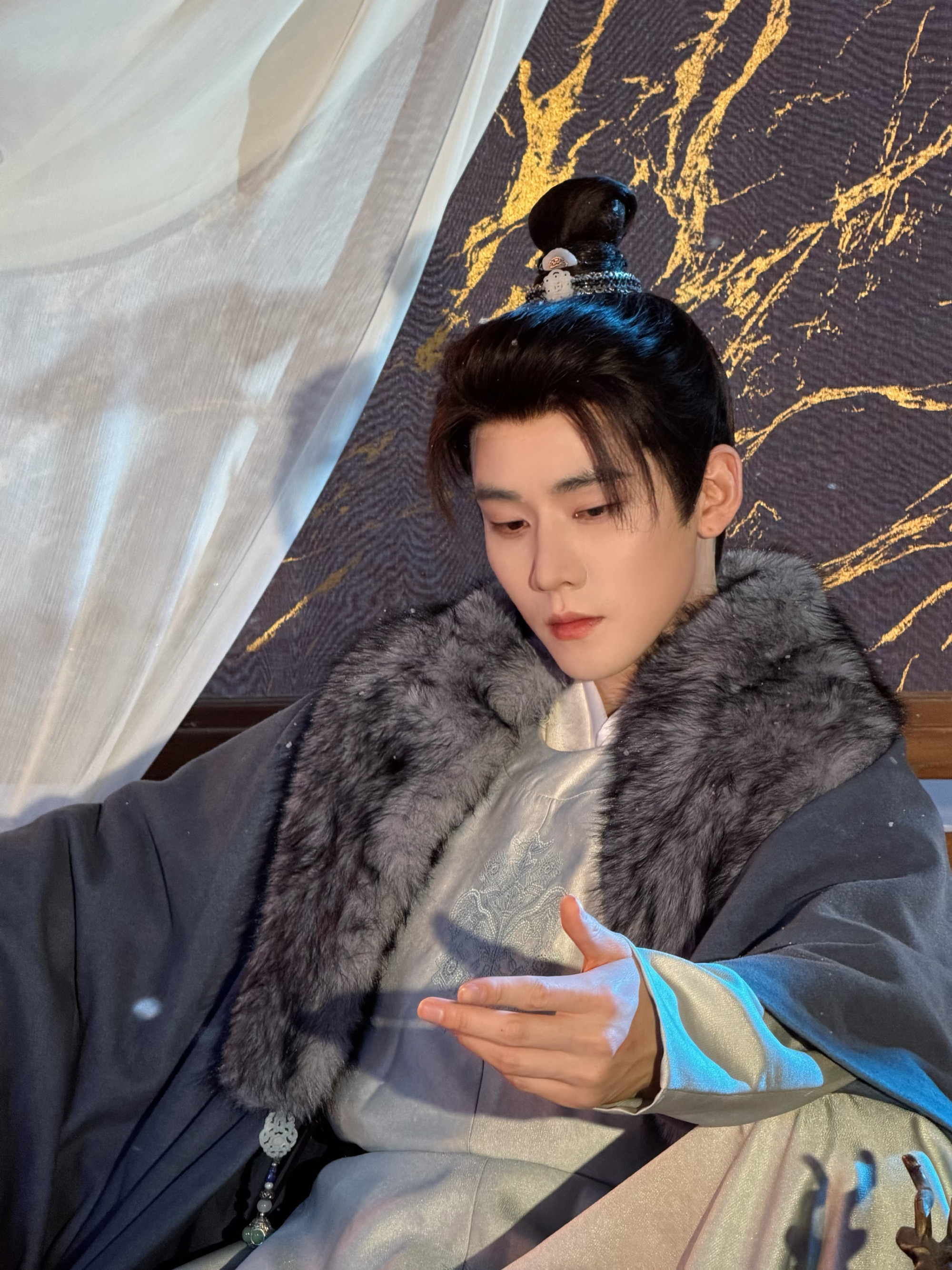 任豪的李怀安还有售后 时隔许久依旧惊艳，任豪演绎的李怀安温柔又有风骨。这组写真不