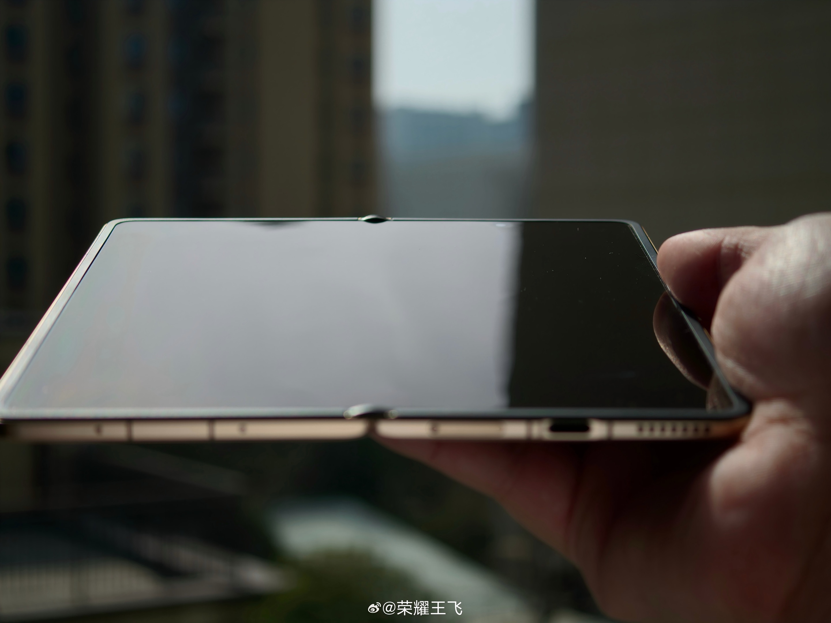 荣耀Magic V6 电池硅含量又双叒叕新高， 6800mAh版本都有25%，更