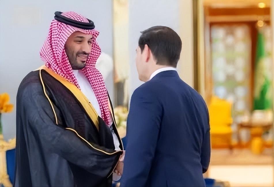 美国国务卿卢比奥今天代表特朗普表示遗憾，沙特在未与美国协商的情况下，与乌克兰签署