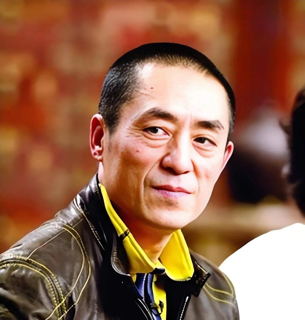 说起张艺谋，大家总会聊起他两段知名的感情。

从前和巩俐彼此成就，可惜缘分没能走