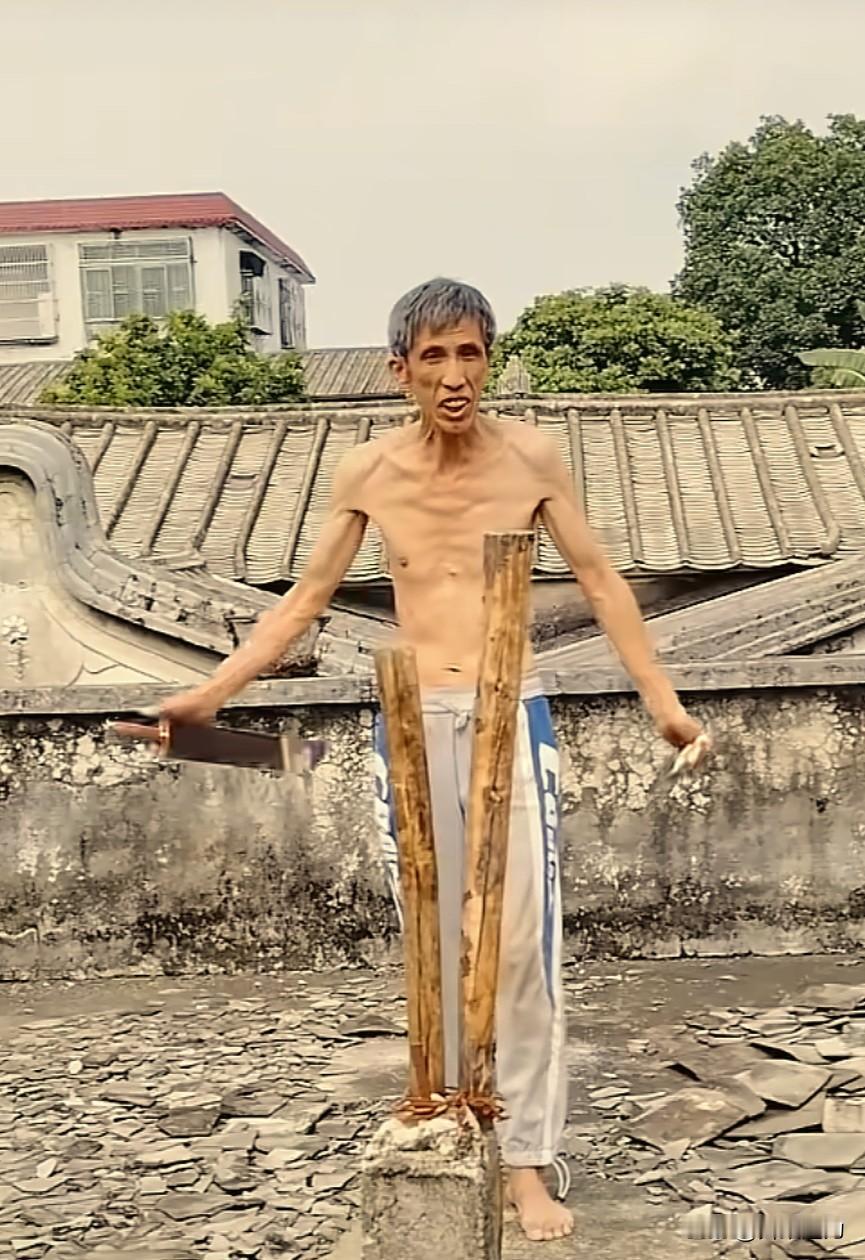 大爷想当年也是有点功夫的！名将一出手，天下尽我有！凌厉的刀法，快如闪电般的动作，