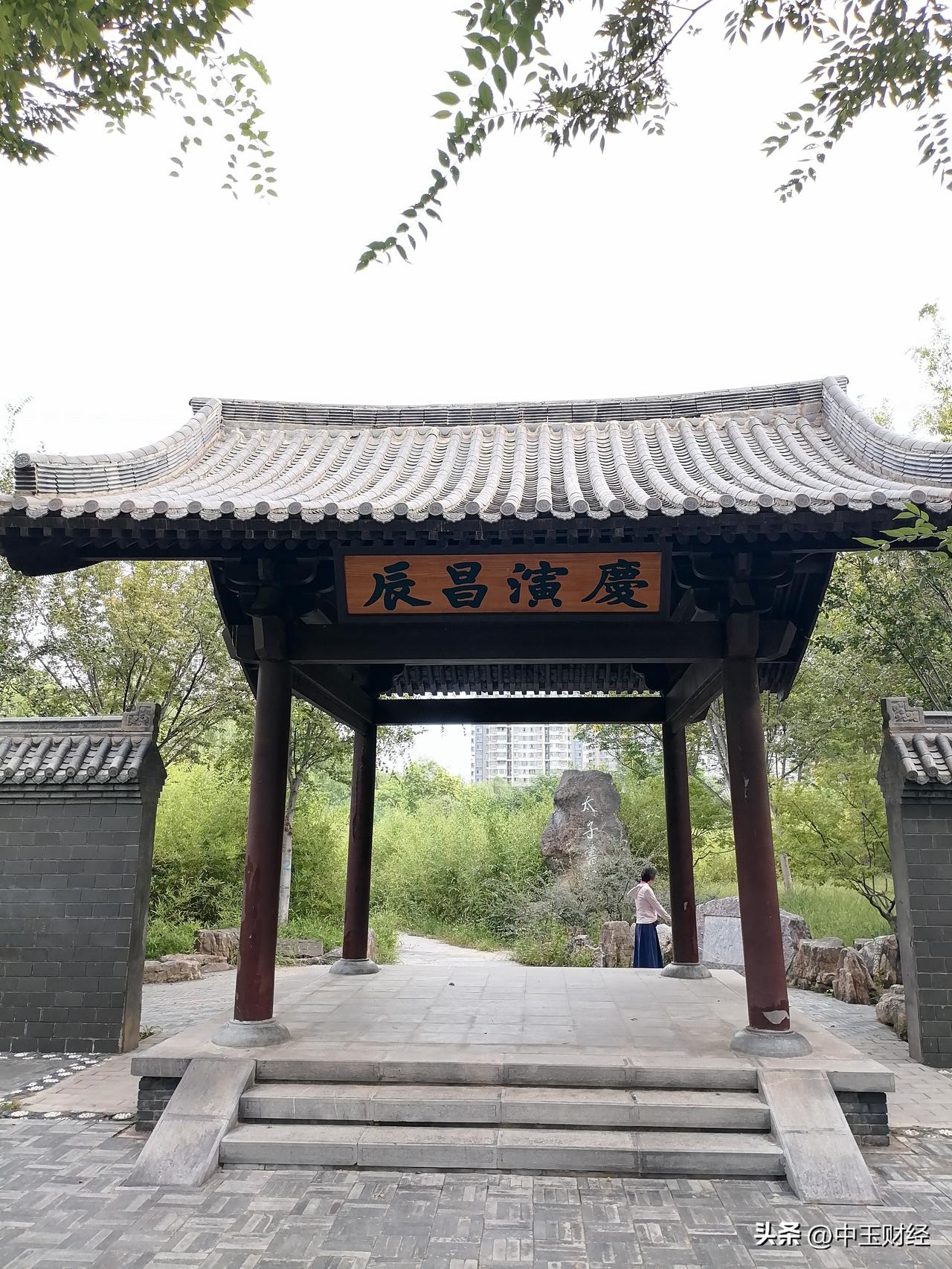 晒出你的本地生活如果来郑州，时间充足的话，建议去郑州西区的唐太子书院看看。室雅兰