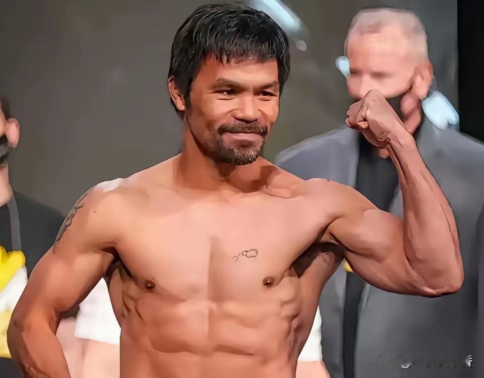 打拳赚了5亿美金，拳王帕奎奥没买游艇，转头跑回老家盖房子。他一口气建了300套水