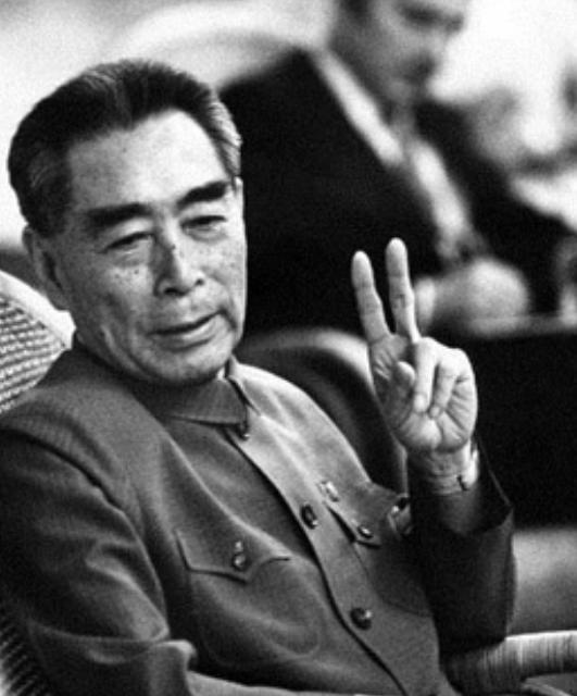 1927年，中央特科在上海成立，周恩来定下两条铁律，第二条铁律只有我党能做到，包