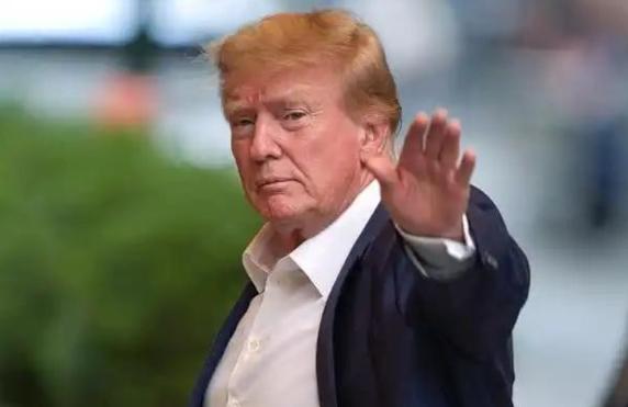 特朗普当了两回总统，终于发现一个问题：只要不跟中国对着干，美国就还是超级大国。特