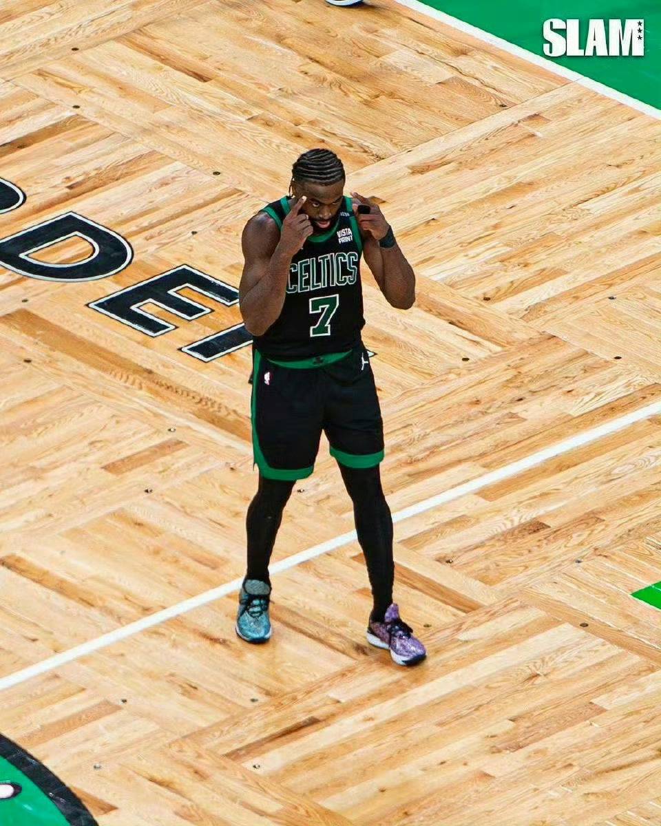 平心而论，布朗最值得赛季第一小前锋吧？？？——场均轰下28.6分，联盟第五——外