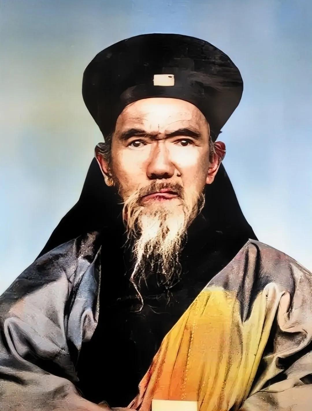 1935年，陕西西安，照片中这位穿着“儒服”的老先生，是清末民初，名满三秦的理学