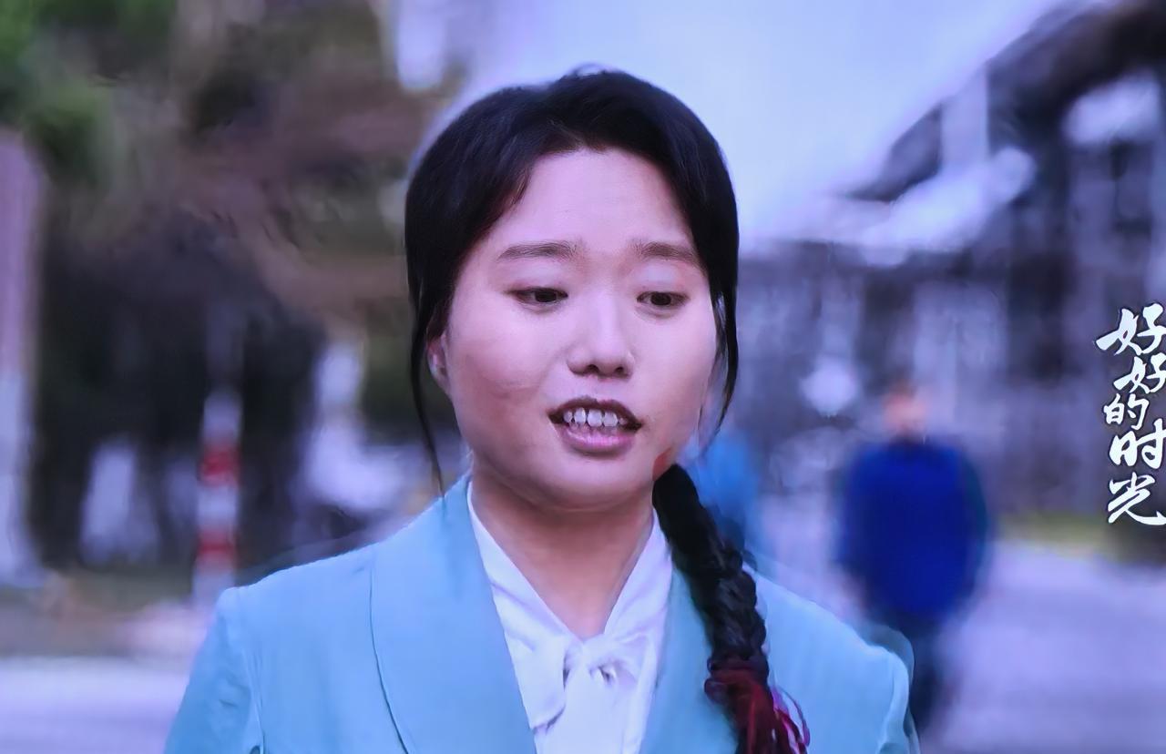 一车素不相识的陌生人，同时扑向了那两个人贩子。
不是警察，就是你我这样的普通人。