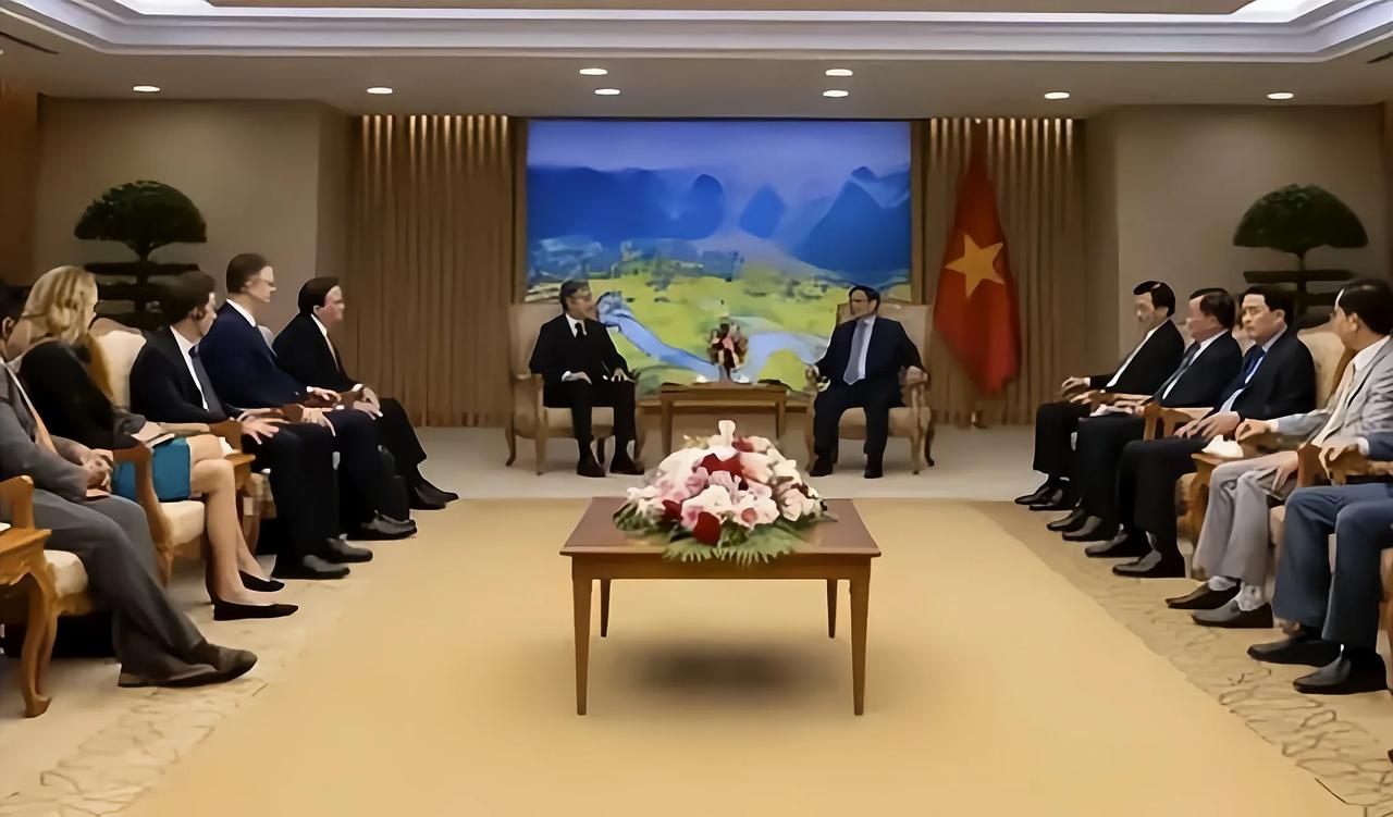 布林肯可以说是美国历史上最为尴尬的国务卿了。过去，美国国务卿的出行都是铺红地毯、