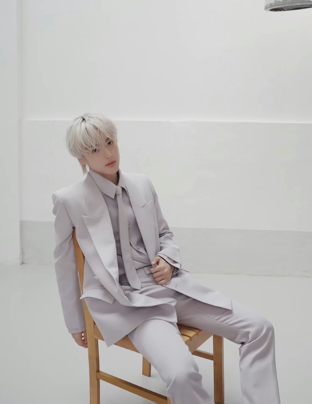 吴弦俊 🦊SMTR25时装闭年刊期待这个帅爆的吴弦俊呀！ 