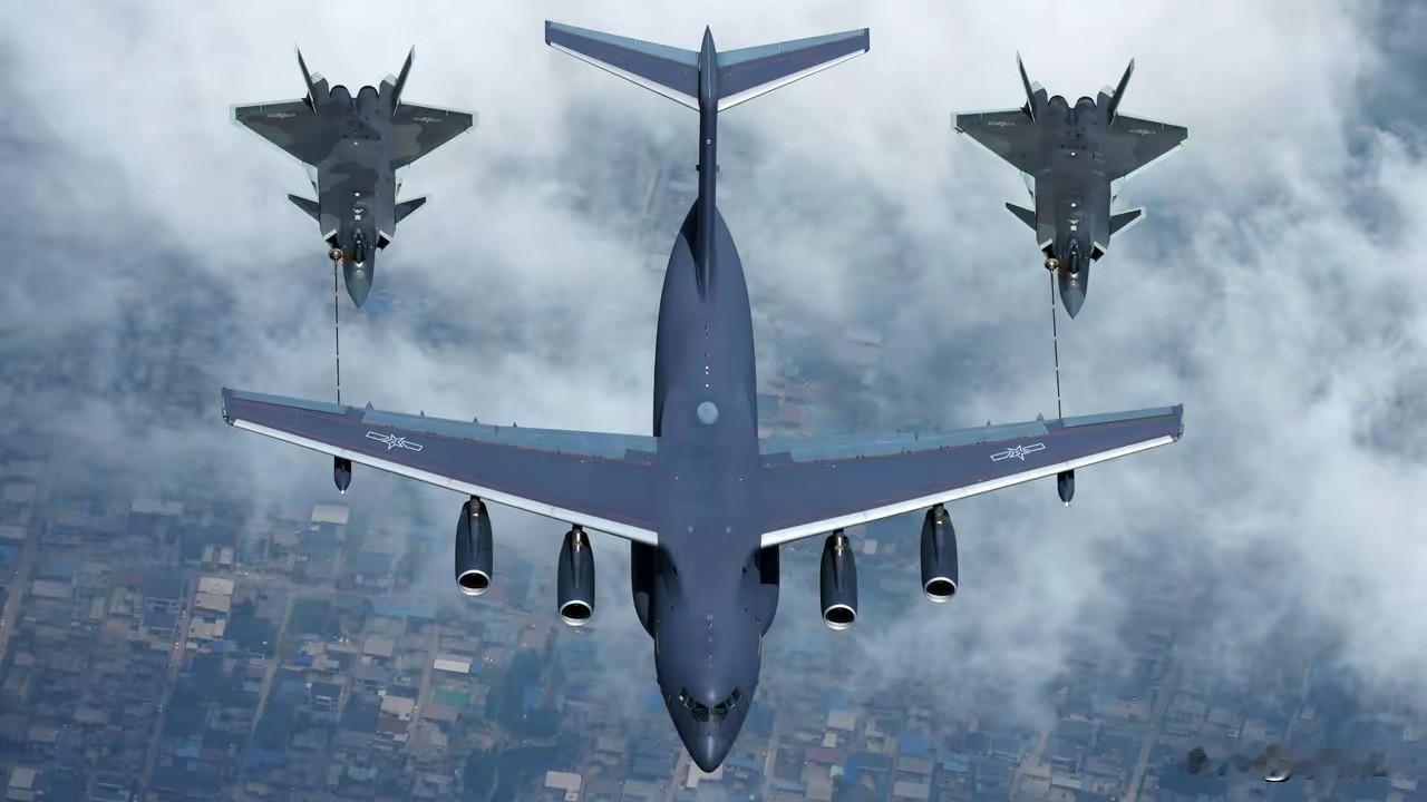J-20“威龙”为何会长这样？独树一帜的设计风格，蓝星唯一带鸭翼气动布局的现役第